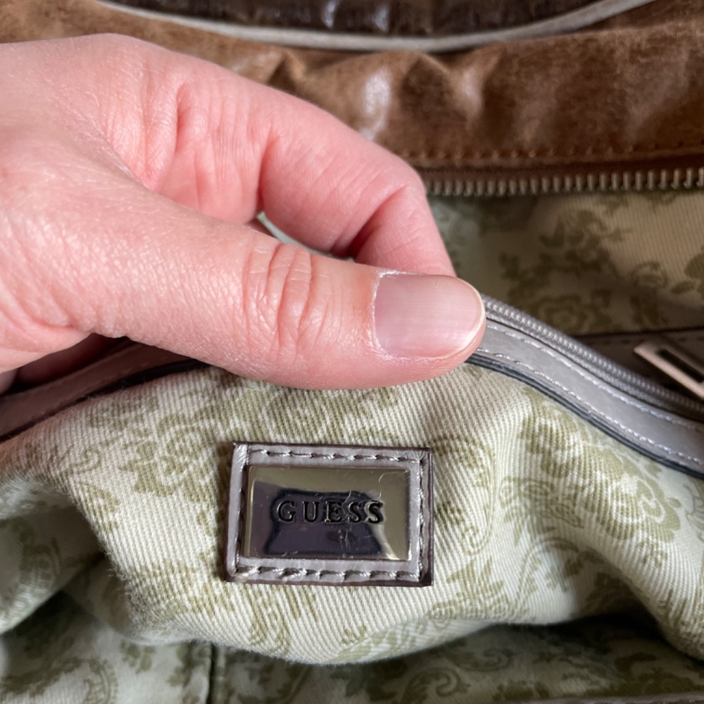 Guess Handbag. - Picture 8 of 8